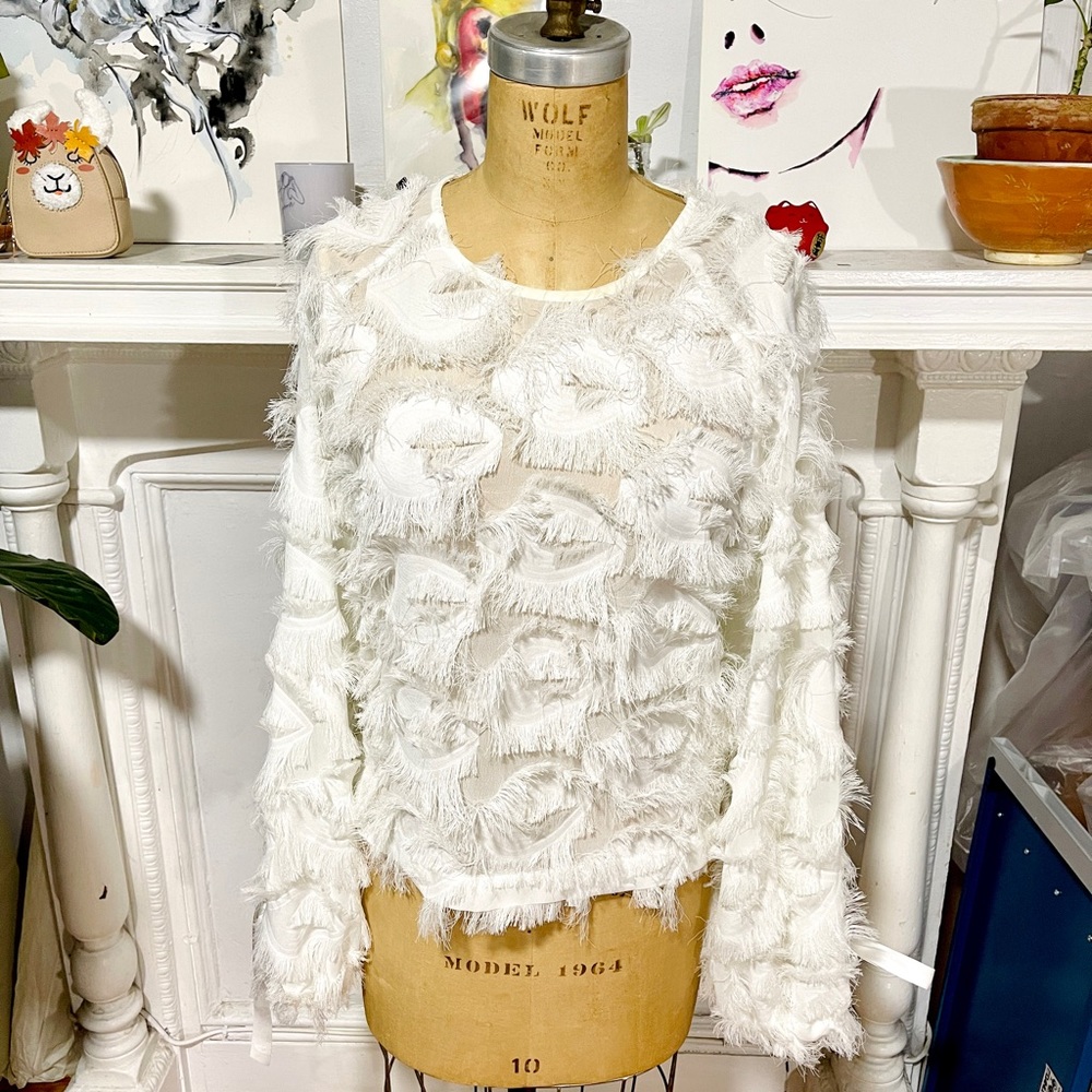 PreOwned Synthetic White Feather Top Size 4